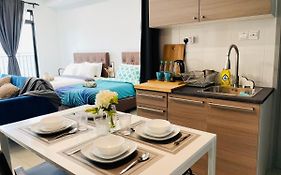 High Floor Studio Austin Regency Mount Austin W Balcony 3 Plus 1Pax 5 Mins Aeon